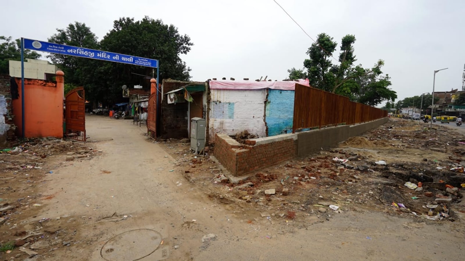 , Flanked by debris of razed homes, life goes on as usual at this migrant settlement spared in Chandola lake demolitions, Sahara Groundwater